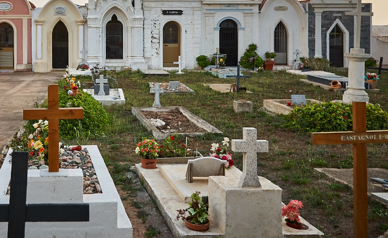 Granito plokštės: Kaip pasirinkti tinkamą medžiagą paminklui