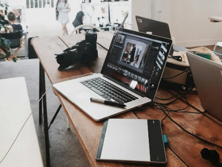 Kompiuterių nuoma: modernus sprendimas verslui ir asmeniniams poreikiams